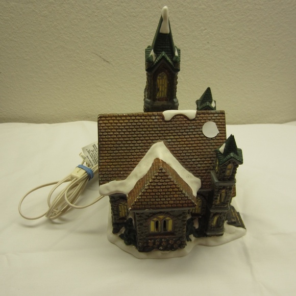 Santa's Workbench Stoneybridge Church 2003 Victorian Series Christmas with light - Picture 5 of 12